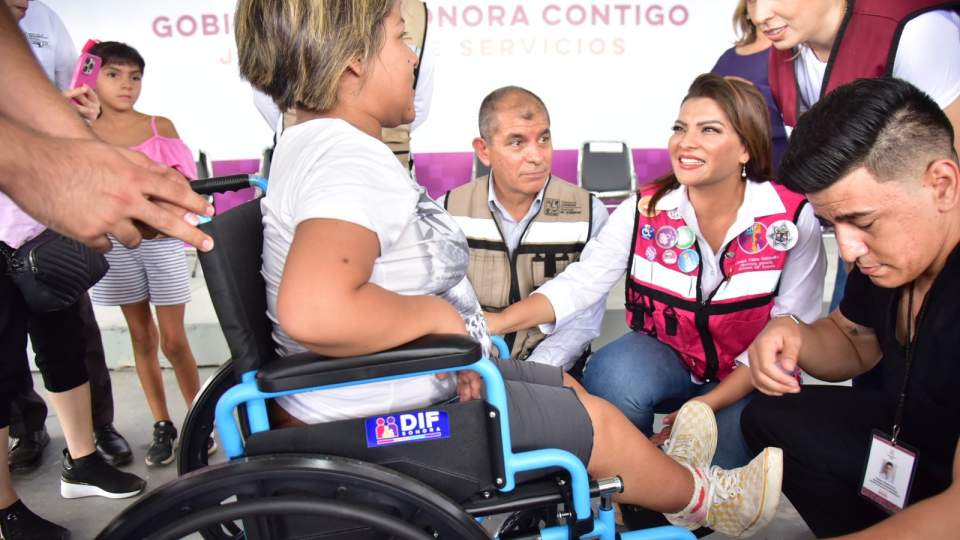 Atienden Gobierno de Sonora con trámites y servicios gratuitos a más de mil familias de la colonia Sahuaro