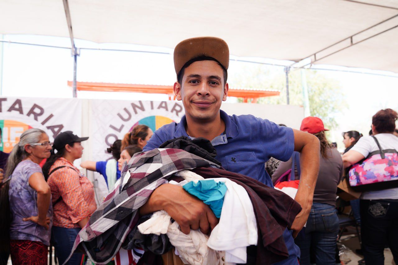 Voluntariados del Gobierno de Sonora realizan Brigada DIF Sonora Para Ti en la colonia Pueblitos